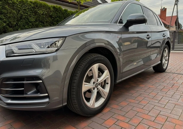 Audi Q5 cena 148830 przebieg: 117938, rok produkcji 2017 z Milanówek małe 742